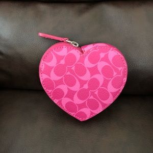 Like New! COACH Heart ❤️ shaped coin purse 👛